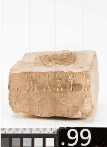 قاعدة تمثال